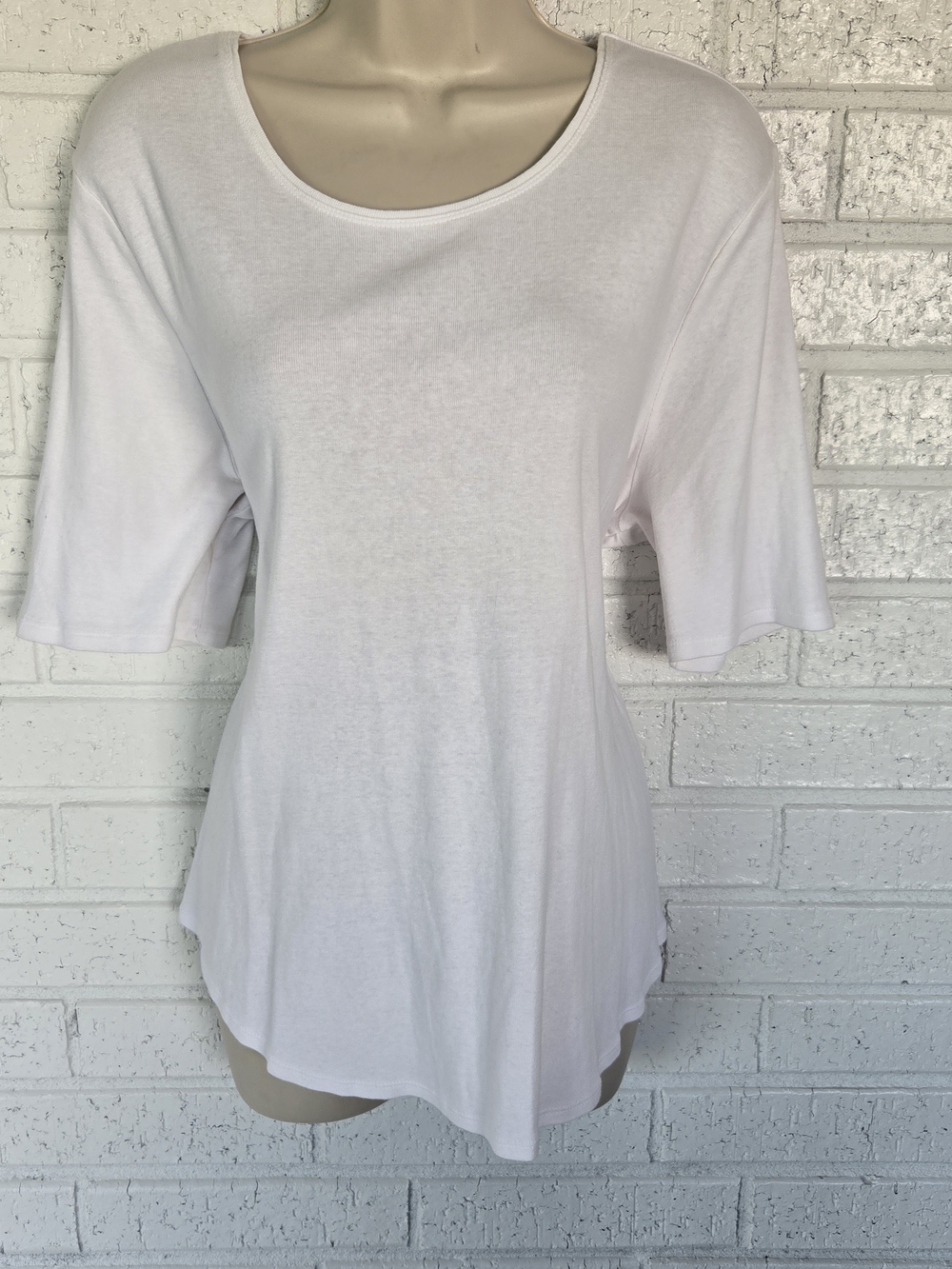 Women’s Classic White Scoop Neck Tee #1214